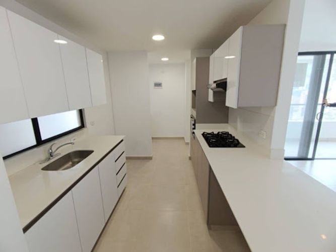 Apartamento de 3 alcobas en arriendo en Castropol, Medellín, 120 m² · foto 5 de 17