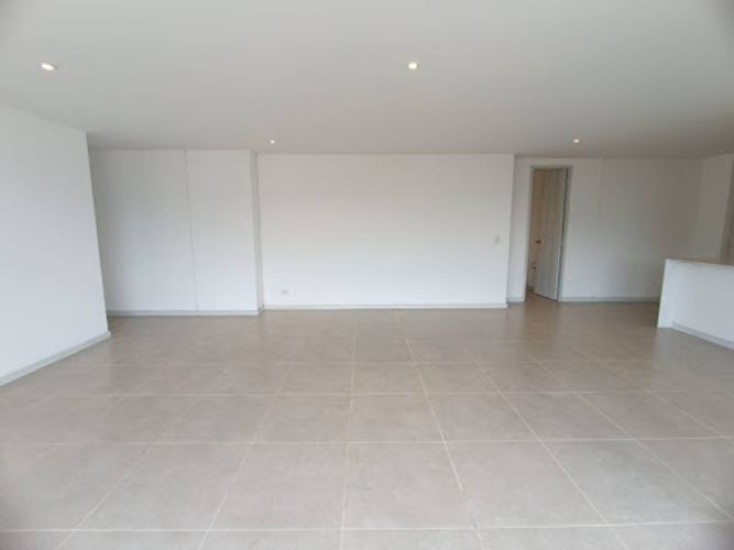 Apartamento de 3 alcobas en arriendo en Castropol, Medellín, 120 m² · foto 10 de 17