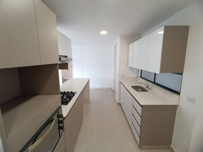 Apartamento de 3 alcobas en arriendo en Castropol, Medellín, 120 m² · foto 11 de 17