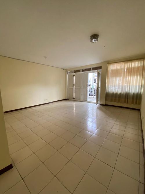 Casa de 5 alcobas en venta en Troncal, Cali, 250 m² · foto 9 de 21