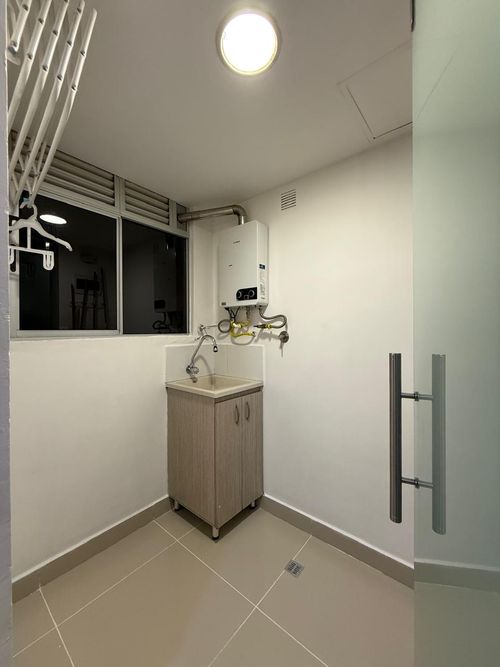 Apartamento de 3 alcobas en arriendo en Loma Del Escobero, Envigado, 100 m² · foto 17 de 18
