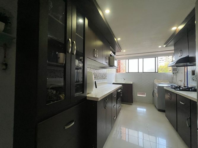 Apartamento de 4 alcobas en venta en El Poblado, Medellín, 90 m² · foto 5 de 15