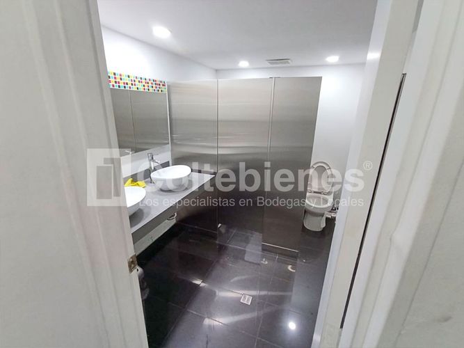 Local en venta en El Poblado, Medellín, 1269 m² · foto 13 de 16