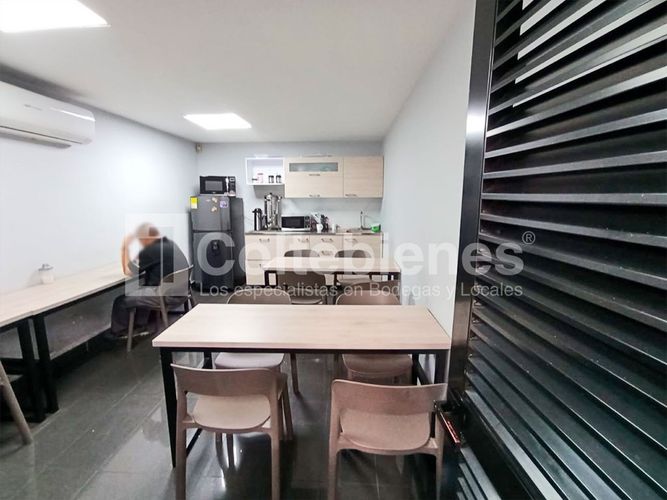 Local en venta en El Poblado, Medellín, 1269 m² · foto 14 de 16