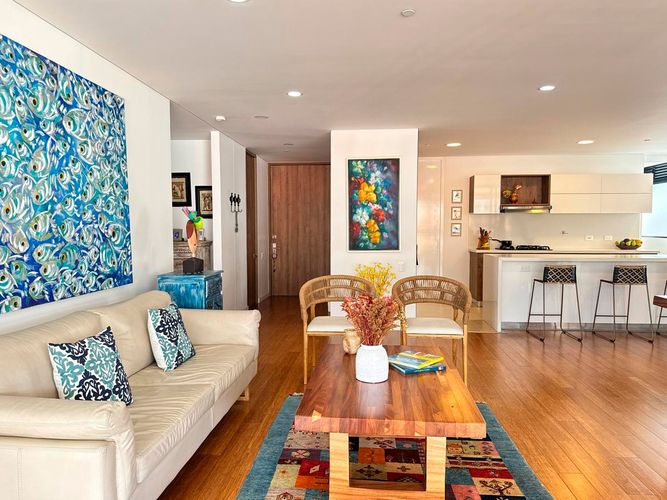 Apartamento de 3 alcobas en arriendo en El Poblado, Medellín, 234 m² · foto 2 de 19