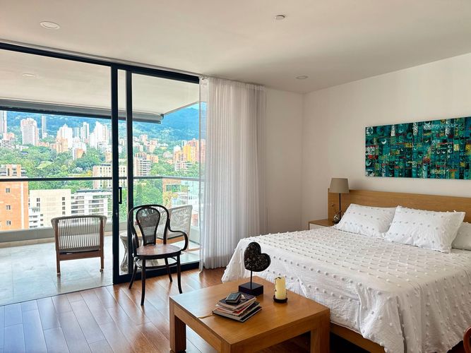 Apartamento de 3 alcobas en arriendo en El Poblado, Medellín, 234 m² · foto 11 de 19