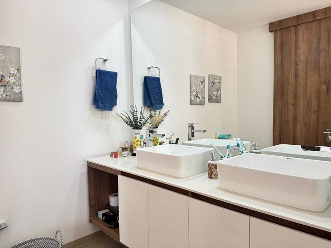 Apartamento de 3 alcobas en arriendo en El Poblado, Medellín, 234 m² · foto 16 de 19