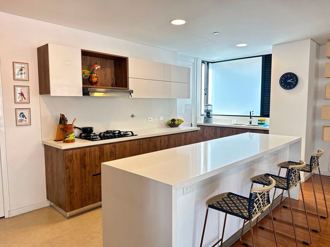 Apartamento de 3 alcobas en arriendo en El Poblado, Medellín, 234 m² · foto 6 de 19