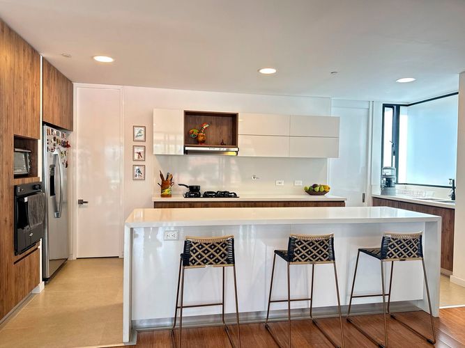 Apartamento de 3 alcobas en arriendo en El Poblado, Medellín, 234 m² · foto 7 de 19
