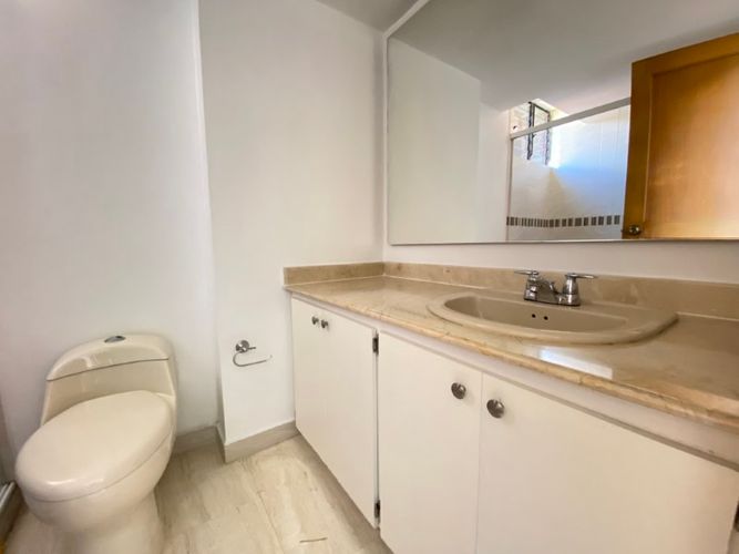 Apartamento de 4 alcobas en arriendo en La Florida, Medellín, 260 m² · foto 16 de 18