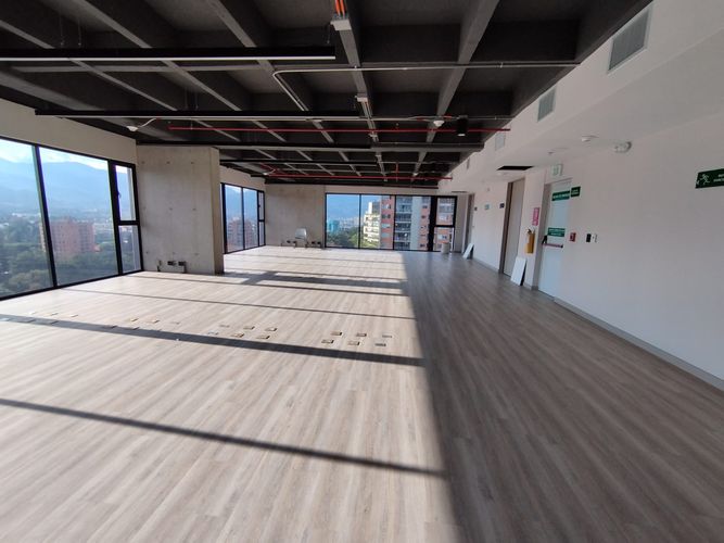 Oficina en arriendo en El Poblado, Medellín, 207 m² · foto 2 de 20