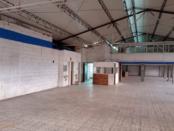 Bodega en arriendo en La Candelaria, Medellín, 450 m² · foto 2 de 19