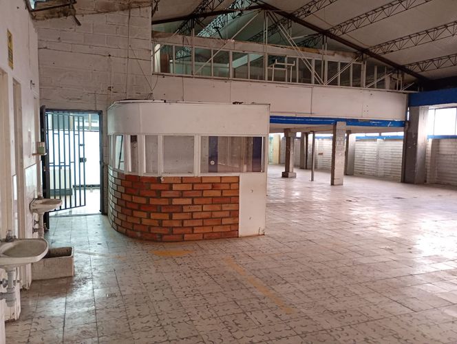 Bodega en arriendo en La Candelaria, Medellín, 450 m² · foto 4 de 19