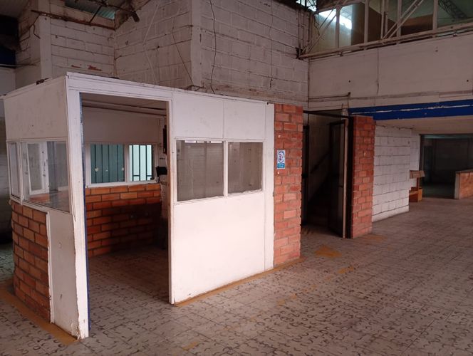 Bodega en arriendo en La Candelaria, Medellín, 450 m² · foto 9 de 19