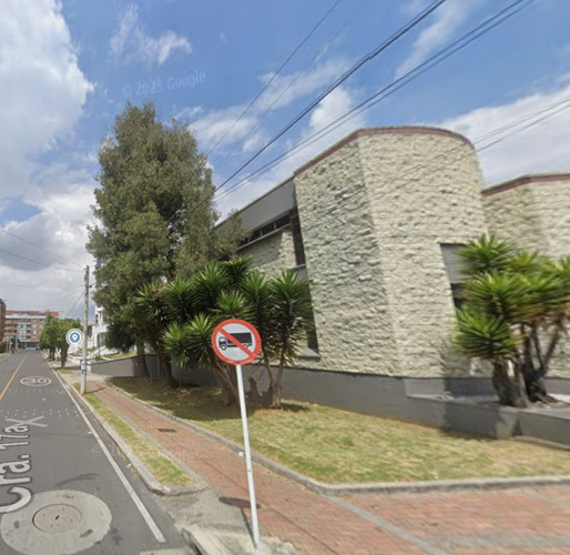 Casa en venta en Cedritos, Bogotá, 767 m² · foto 2 de 4