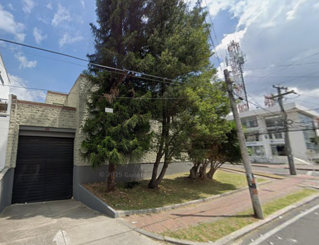 Casa en venta en Cedritos, Bogotá, 767 m² · foto 4 de 4