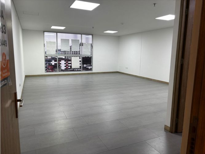 Oficina en arriendo en Los Alpes, Pereira, 53 m² · foto 2 de 9
