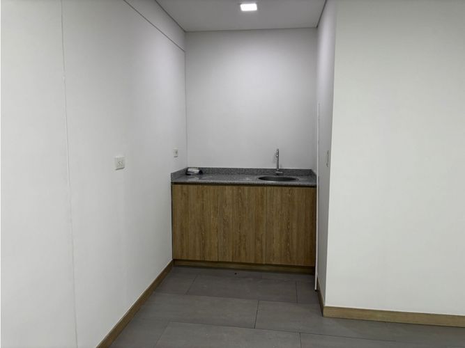 Oficina en arriendo en Los Alpes, Pereira, 53 m² · foto 8 de 9