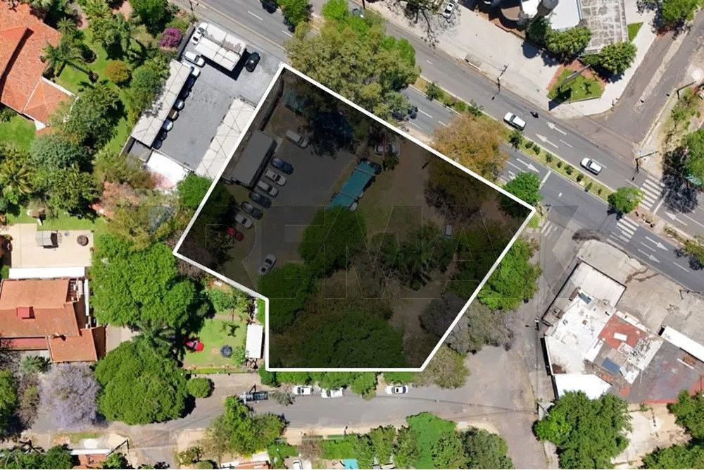 AMPLIO TERRENO SOBRE AVDA. MCAL LÓPEZ EN VENTA (2.728 M2) — foto 3