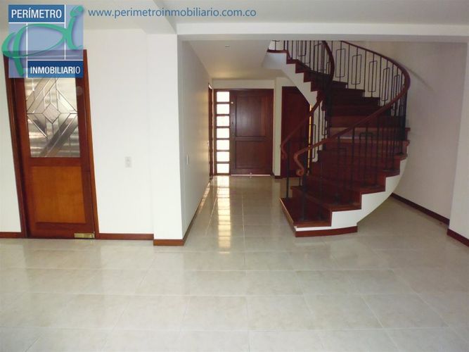 Casa de 3 alcobas en venta en El Tesoro, Medellín, 197 m² · foto 2 de 14