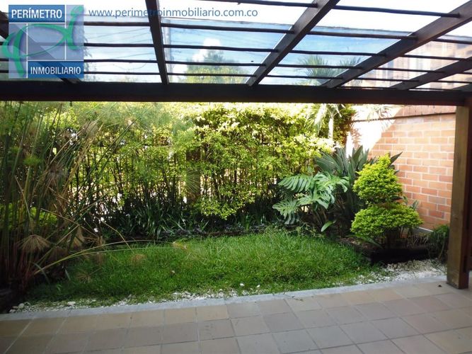 Casa de 3 alcobas en venta en El Tesoro, Medellín, 197 m² · foto 5 de 14
