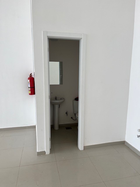 Exclusivo Salón Comercial en Alquiler: Potencial Ilimitado para su Negocio — foto 3