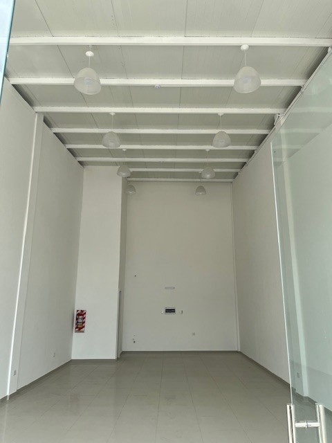 Exclusivo Salón Comercial en Alquiler: Potencial Ilimitado para su Negocio — foto 2