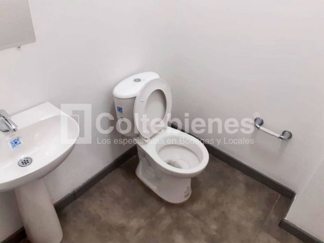 Local en venta en El Poblado, Medellín, 966 m² · foto 14 de 17