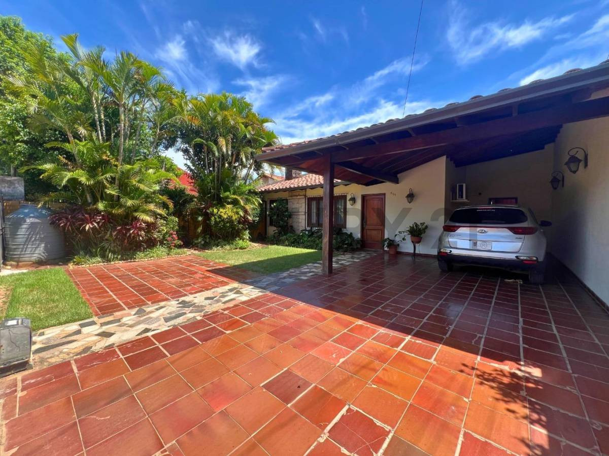 Venta de Residencia en el Exclusivo Barrio Los Laureles, Asunción — foto 2