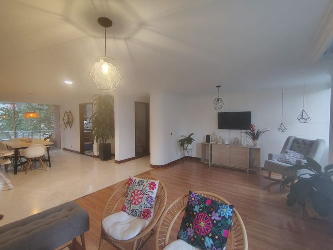 Apartamento de 3 alcobas en arriendo en El Poblado, Medellín, 154 m² · foto 2 de 17