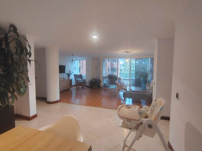 Apartamento de 3 alcobas en arriendo en El Poblado, Medellín, 154 m² · foto 3 de 17