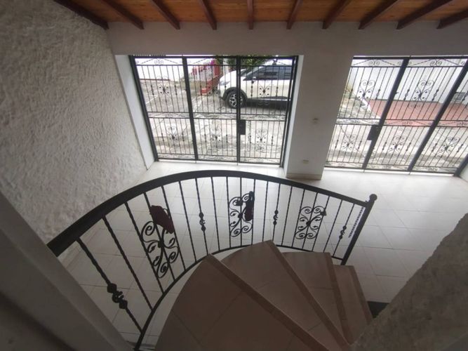 Casa de 6 alcobas en venta en Urbanizacion Diamante Ii Etapa, Bucaramanga, 190 m² · foto 2 de 24