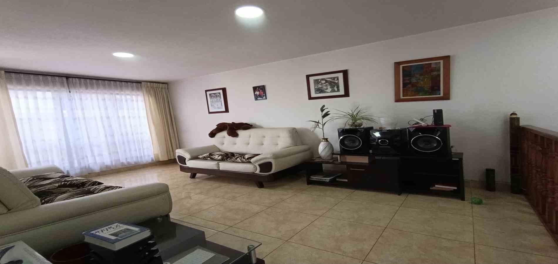 Casa en venta en Chipre, Manizales · foto 2 de 18