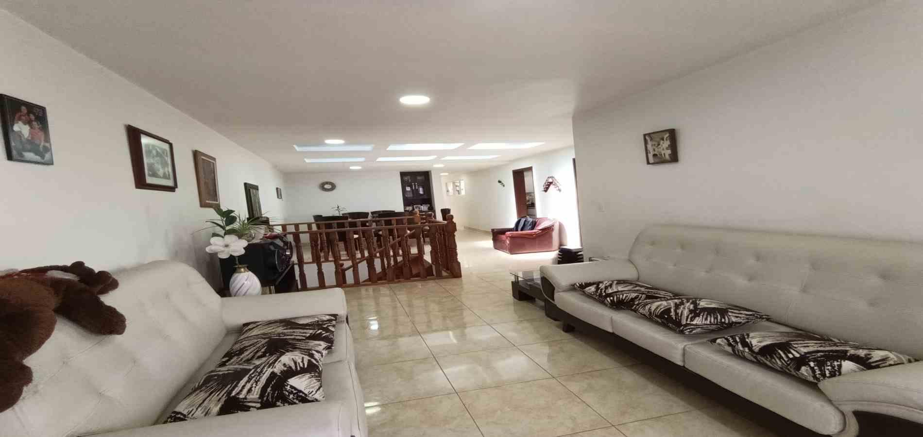 Casa en venta en Chipre, Manizales · foto 3 de 18