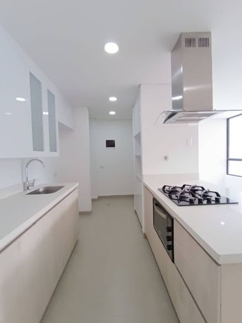 Apartamento de 2 alcobas en arriendo en Camino Verde, Envigado, 82 m² · foto 2 de 18