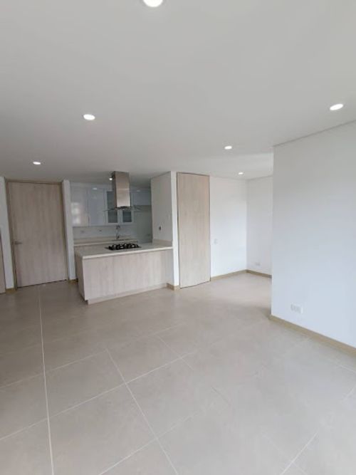 Apartamento de 2 alcobas en arriendo en Camino Verde, Envigado, 82 m² · foto 3 de 18