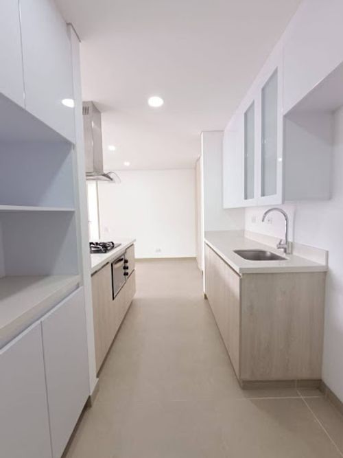 Apartamento de 2 alcobas en arriendo en Camino Verde, Envigado, 82 m² · foto 4 de 18
