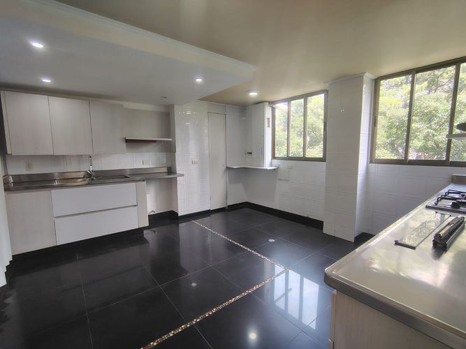Apartamento de 3 alcobas en arriendo en El Poblado, Medellín, 144 m² · foto 4 de 14