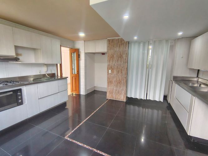 Apartamento de 3 alcobas en arriendo en El Poblado, Medellín, 144 m² · foto 3 de 14