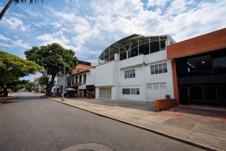 Edificio en arriendo en El Cedro, Cali, 900 m² · foto 2 de 16