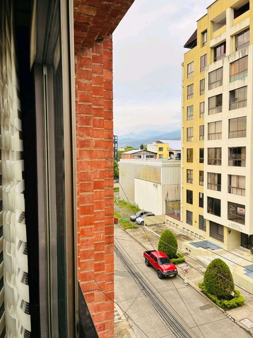 Apartamento de 4 alcobas en venta en Los Cambulos, Cali, 89 m² · foto 4 de 8