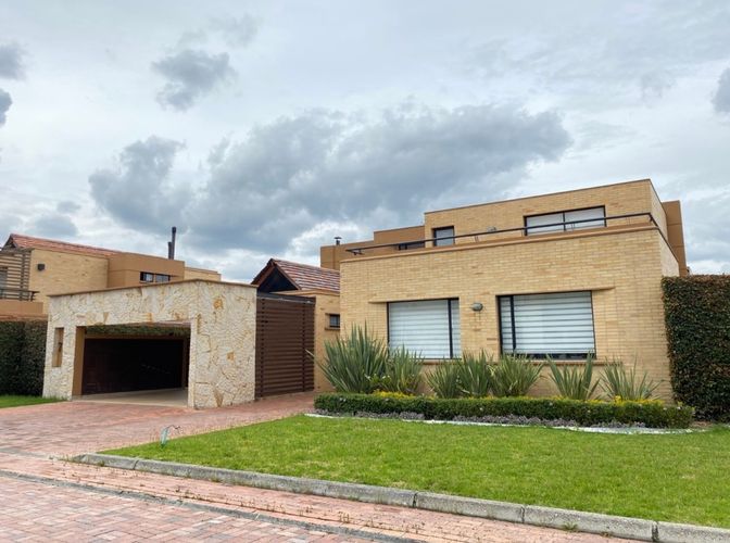 Casa de 4 alcobas en venta en Ub Senderos De Chia, Cajicá, 284 m² · foto 1 de 20