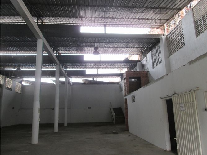 Bodega en venta en Comuneros, Bucaramanga, 650 m² · foto 2 de 22