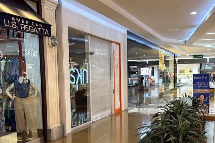 Local en venta en El Poblado, Medellín, 63 m² · foto 4 de 16