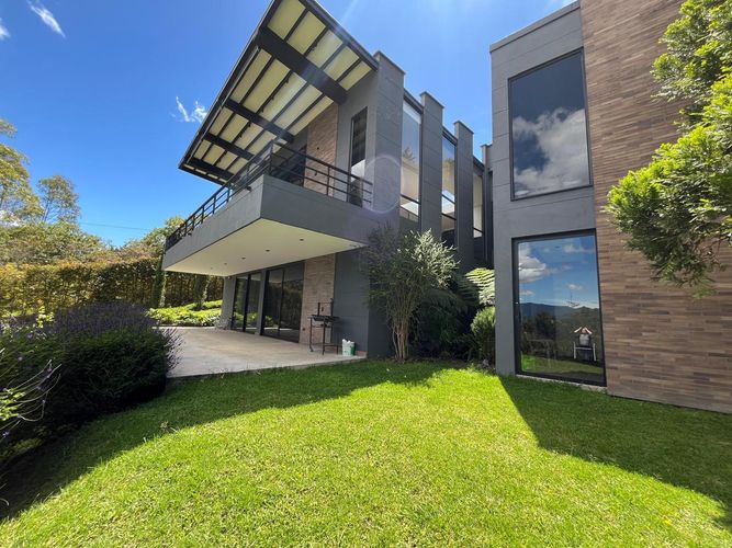 Casa de 4 alcobas en venta en Lejos Del Nido, El Retiro · foto 2 de 24