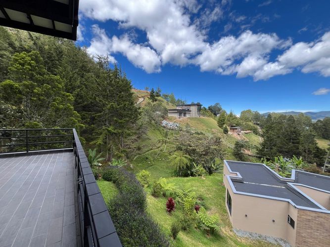 Casa de 4 alcobas en venta en Lejos Del Nido, El Retiro · foto 13 de 24