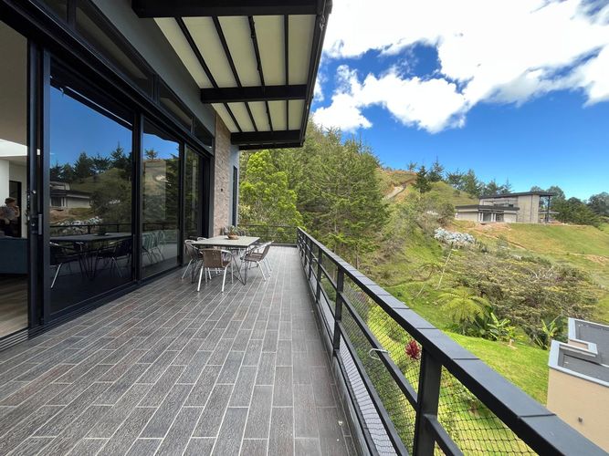 Casa de 4 alcobas en venta en Lejos Del Nido, El Retiro · foto 23 de 24