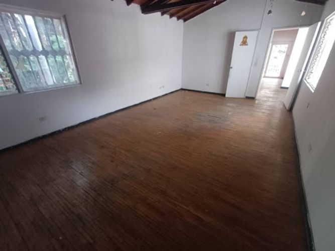 Casa de 5 alcobas en arriendo en Lalinde, Medellín, 300 m² · foto 12 de 23
