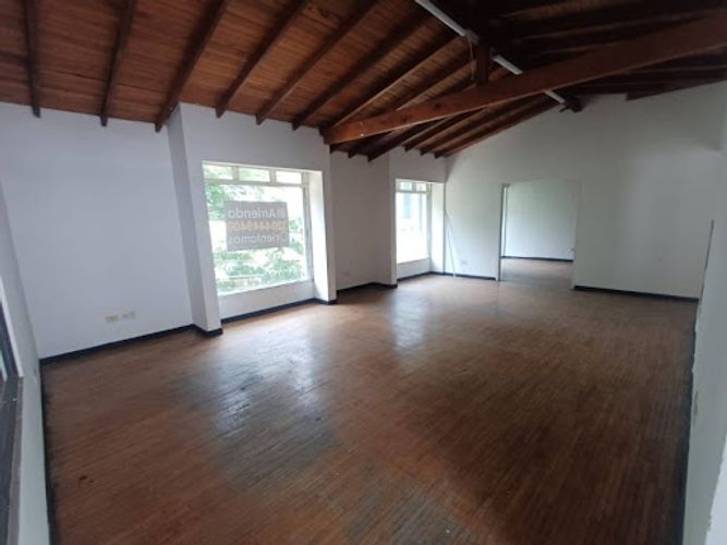 Casa de 5 alcobas en arriendo en Lalinde, Medellín, 300 m² · foto 15 de 23