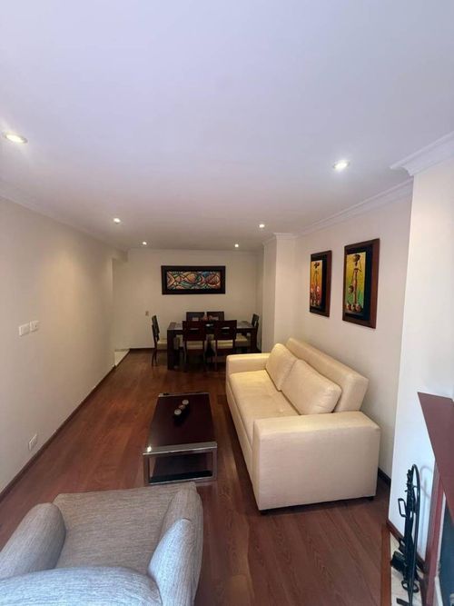 Apartamento de 2 alcobas en venta en Calleja Baja, Bogotá, 95 m² · foto 2 de 9